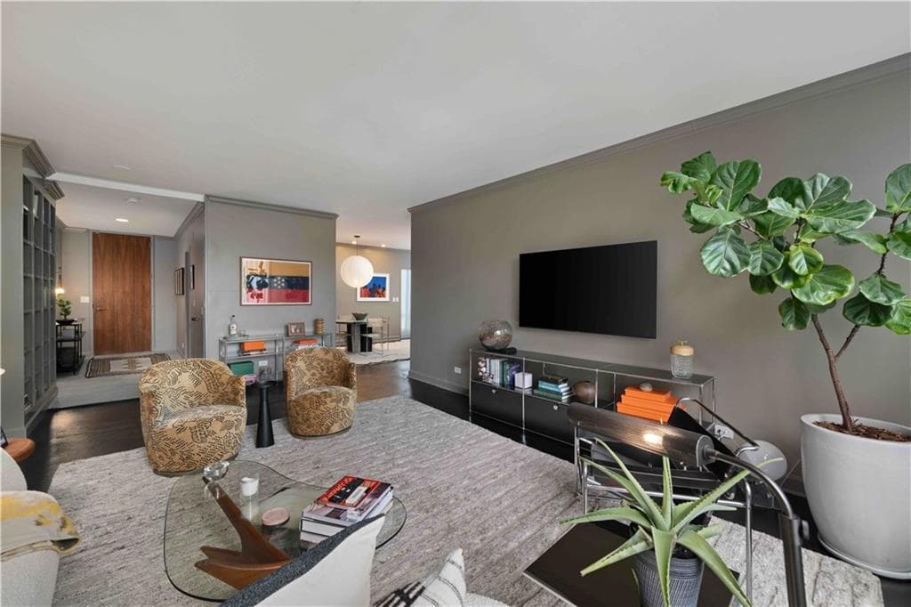 1 bedroom, 2 bathroom, 1,244 sq ft condominium under contract at 2575 Peachtree Road 4H, Atlanta, GA 30305