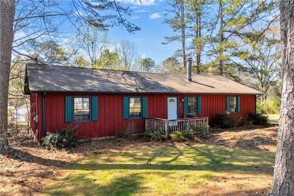 3 bedroom, 2 bathroom, 1,224 sq ft single family residence for sale at 185 Live Oak Place, Athens, GA 30606