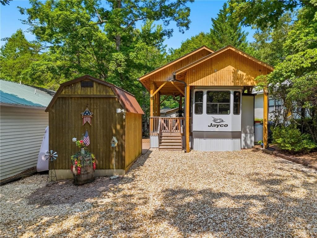 1 bedroom, 1 bathroom, 480 sq ft single family residence for sale at 104 Cindy Parkway, Cleveland, GA 30528