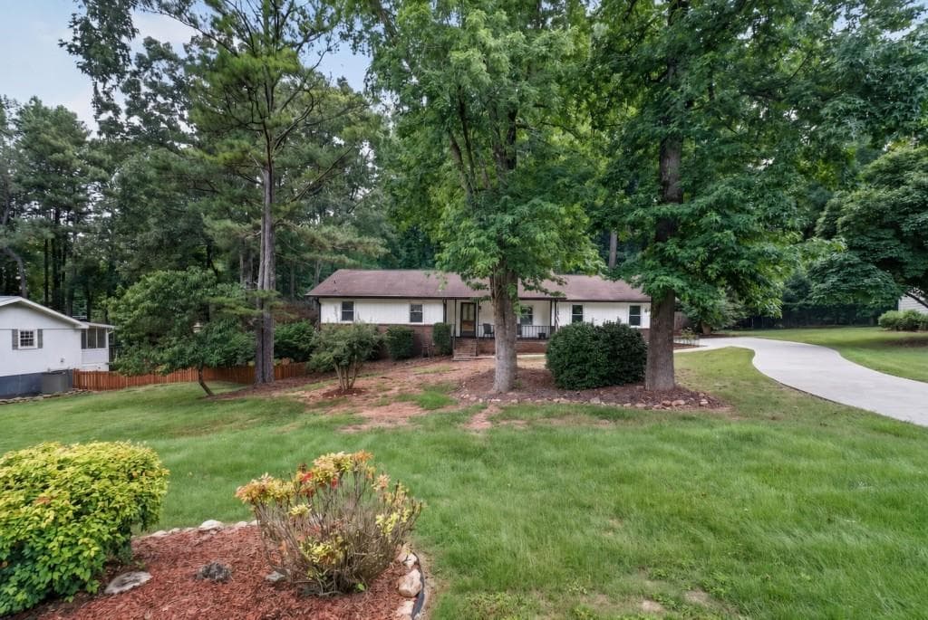3 bedroom, 2 bathroom, 2,025 sq ft single family residence under contract at 286 Windmill Pointe, Lawrenceville, GA 30044