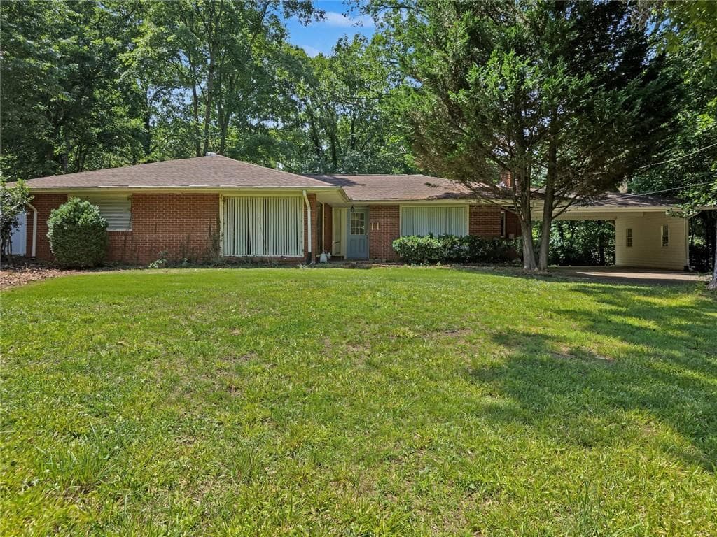 4 bedroom, 3 bathroom, 2,396 sq ft single family residence under contract at 675 Holly Drive, Gainesville, GA 30501