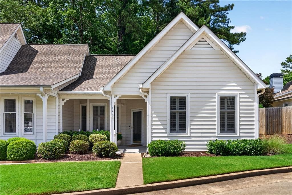 2 bedroom, 2 bathroom, 1,154 sq ft townhouse sold at 140 Victoria Way, Roswell, GA 30075
