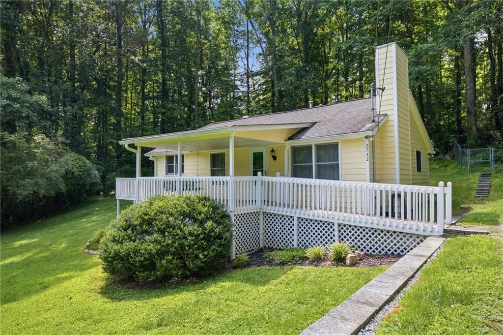 2 bedroom, 1 bathroom, 1,008 sq ft single family residence for sale at 2542 Ball Ground Highway, Canton, GA 30114