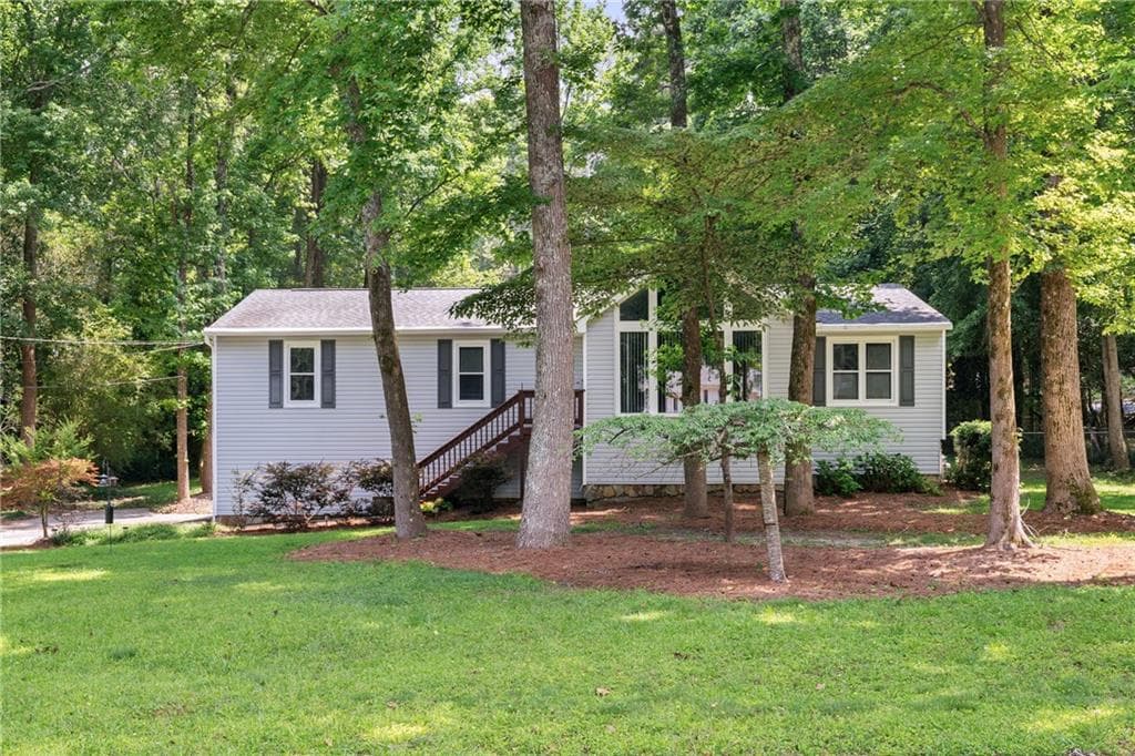 4 bedroom, 3 bathroom, 2,400 sq ft single family residence under contract at 510 Magnolia Drive, Woodstock, GA 30188