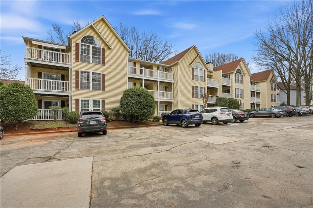 2 bedroom, 2 bathroom, 1,132 sq ft condominium for sale at 561 Cobblestone Trail, Avondale Estates, GA 30002