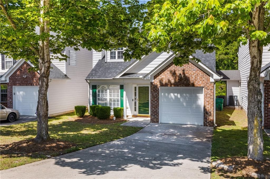 3 bedroom, 3 bathroom, 2,104 sq ft single family residence for sale at 565 Carlton Pointe Drive, Palmetto, GA 30268
