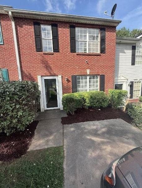 3 bedroom, 3 bathroom, 1,408 sq ft townhouse for sale at 1314 Hollenbeck Lane, Riverdale, GA 30296