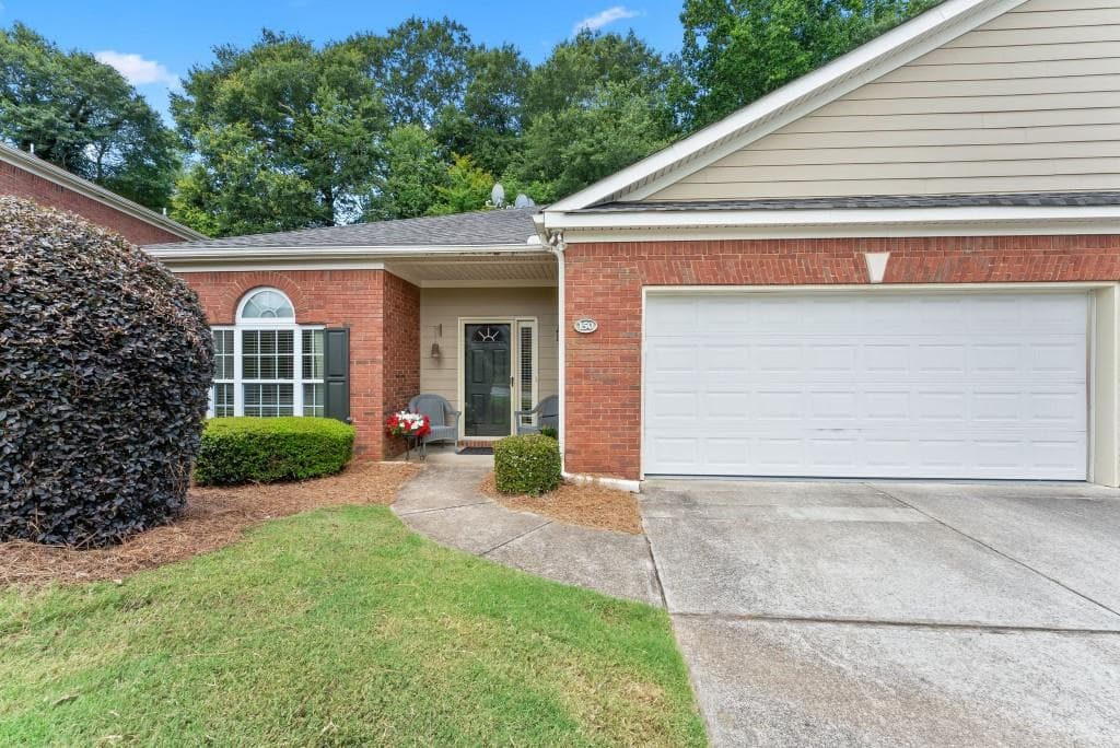 2 bedroom, 2 bathroom, 1,606 sq ft condominium under contract at 150 Senior Circle, Gainesville, GA 30501