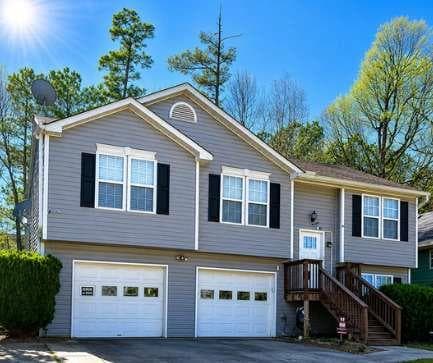 3 bedroom, 3 bathroom, 1,816 sq ft single family residence under contract at 5700 Hollow Ridge Lane, Norcross, GA 30071