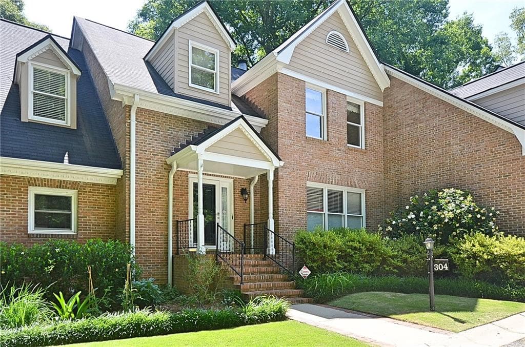 3 bedroom, 4 bathroom, 2,982 sq ft condominium sold at 304 Wood Lake Drive, Athens, GA 30606