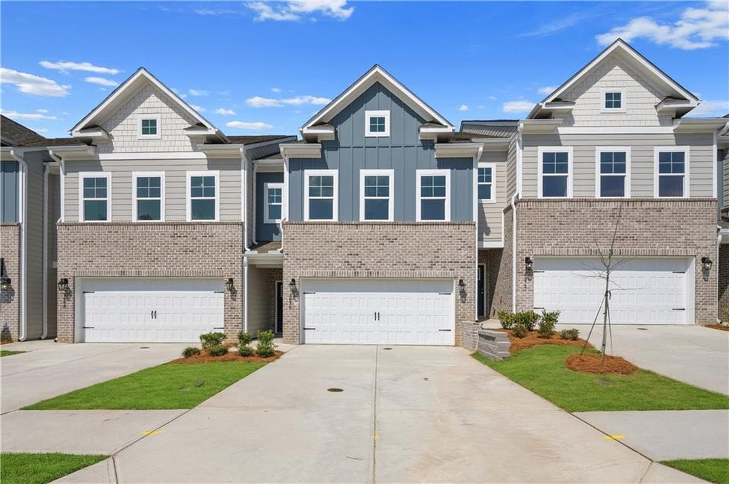 3 bedroom, 3 bathroom, 1,849 sq ft townhouse for sale at 3635 Donovan Circle, Loganville, GA 30052