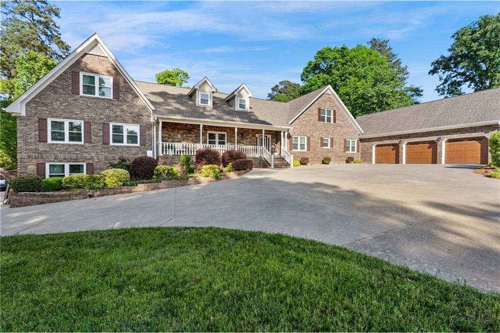 6 bedroom, 6 bathroom, 7,605 sq ft single family residence sold at 3451 Donegal Way, Snellville, GA 30039