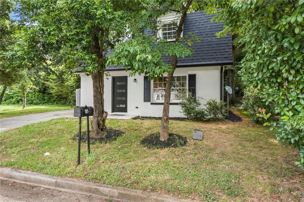 4 bedroom, 2 bathroom, 1,296 sq ft single family residence under contract at 105 Elizabeth Street, Cartersville, GA 30120