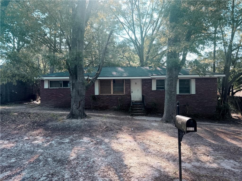 3 bedroom, 2 bathroom, 1,325 sq ft single family residence sold at 5920 Old Carriage Drive, Atlanta, GA 30349