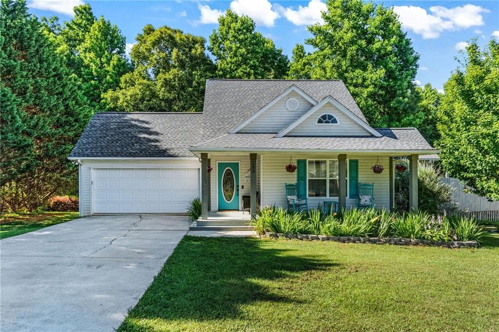 3 bedroom, 3 bathroom, 1,664 sq ft single family residence sold at 155 Nickel Creek Drive, Mount Airy, GA 30563