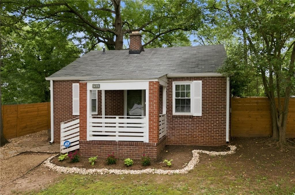 2 bedroom, 1 bathroom, 783 sq ft single family residence under contract at 1475 Elizabeth Lane, Atlanta, GA 30344