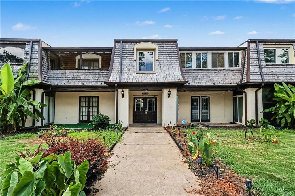 3 bedroom, 2 bathroom, 1,724 sq ft condominium for sale at 124 Rue Fontaine, Lithonia, GA 30038