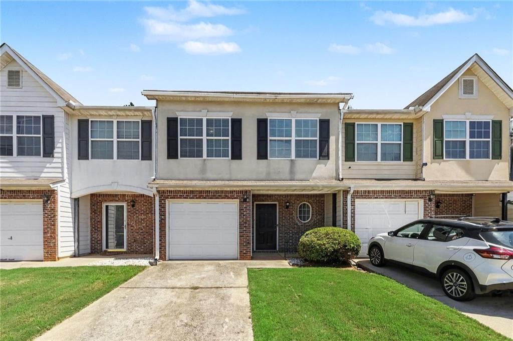 3 bedroom, 3 bathroom, 1,528 sq ft townhouse for sale at 664 Georgetown Court, Jonesboro, GA 30236
