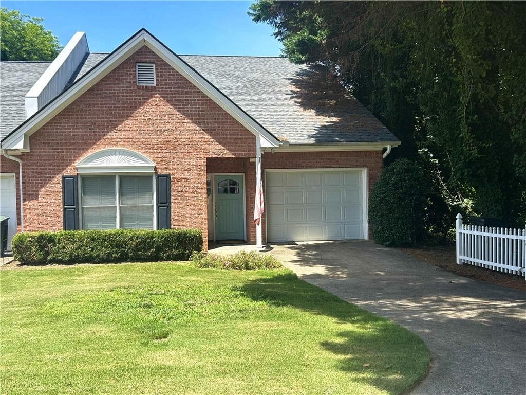 3 bedroom, 3 bathroom, 2,144 sq ft townhouse for sale at 67 Green Hill Place, Toccoa, GA 30577