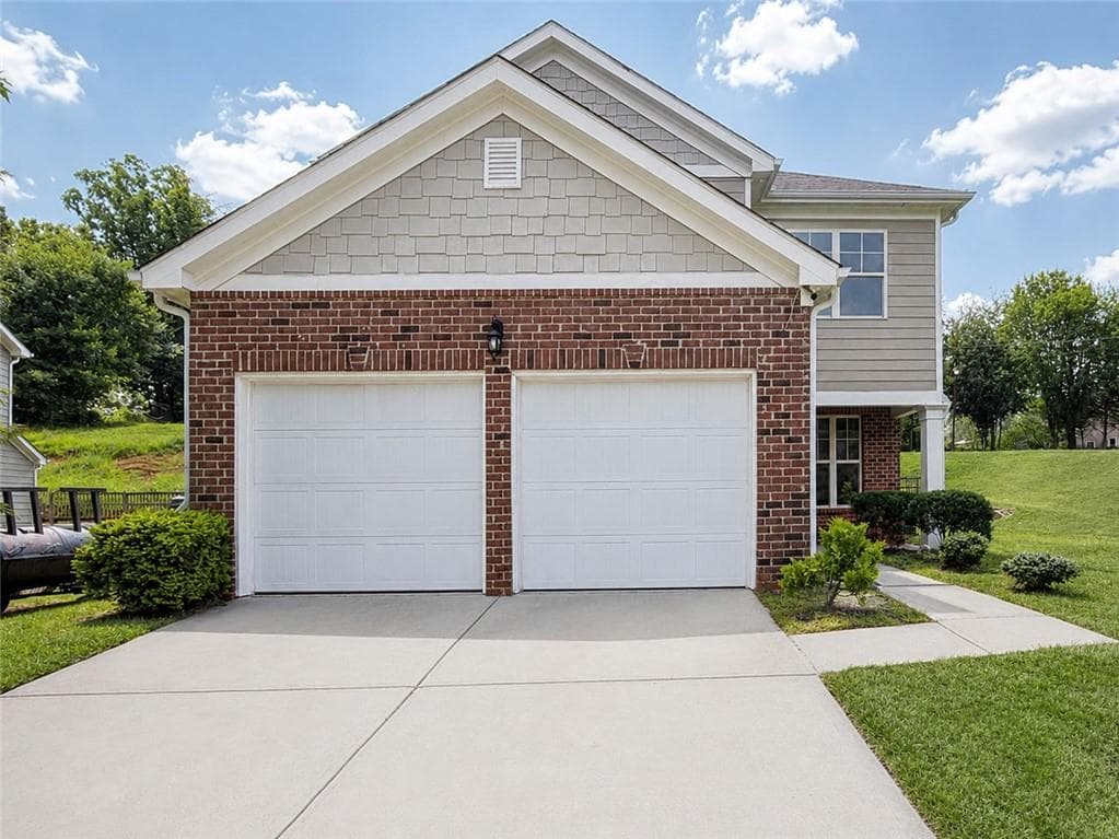 4 bedroom, 3 bathroom, 2,000 sq ft single family residence sold at 4269 Traipse Path, Ellenwood, GA 30294