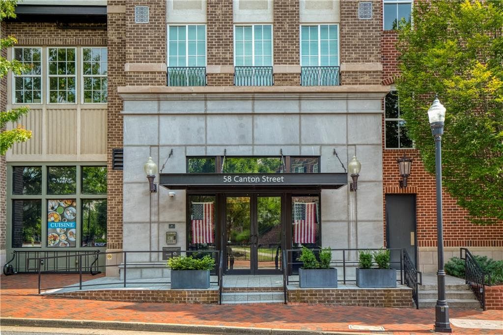 2 bedroom, 2 bathroom, 1,315 sq ft condominium sold at 58 Canton Street 302, Alpharetta, GA 30009