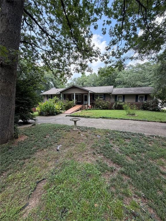 5 bedroom, 4 bathroom, 2,598 sq ft single family residence for sale at 329 RIVERBEND Drive, Royston, GA 30662