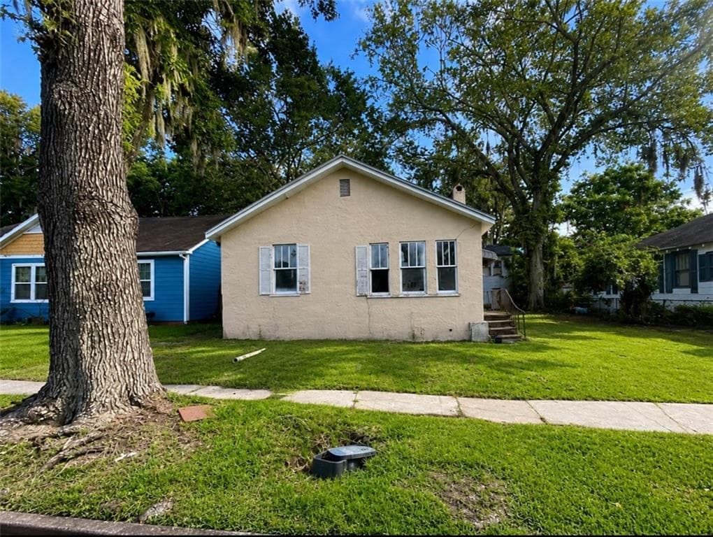 2 bedroom, 1 bathroom, 934 sq ft single family residence for sale at 1307 E 42nd Street, Savannah, GA 31404