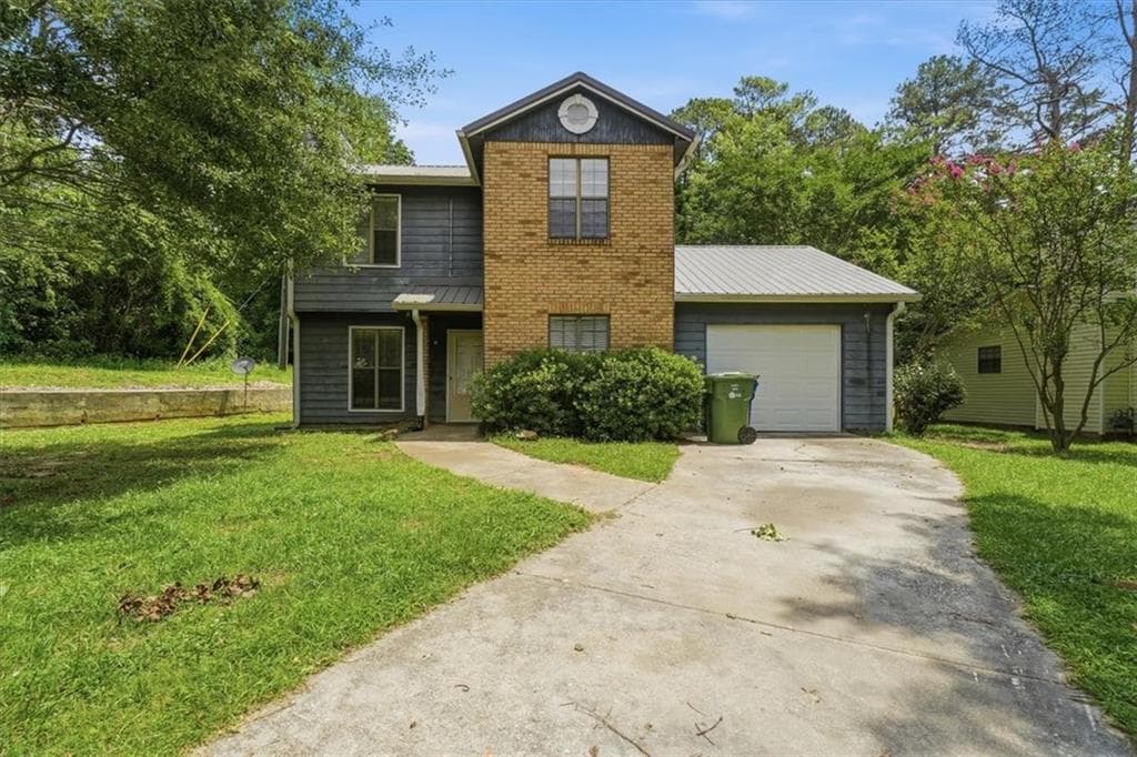 3 bedroom, 3 bathroom, 1,236 sq ft single family residence for sale at 194 Brownlee Road, Atlanta, GA 30331