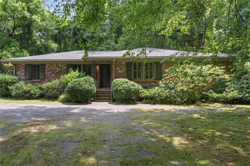 duplex sold at 129 Parkside Circle, Decatur, GA 30030