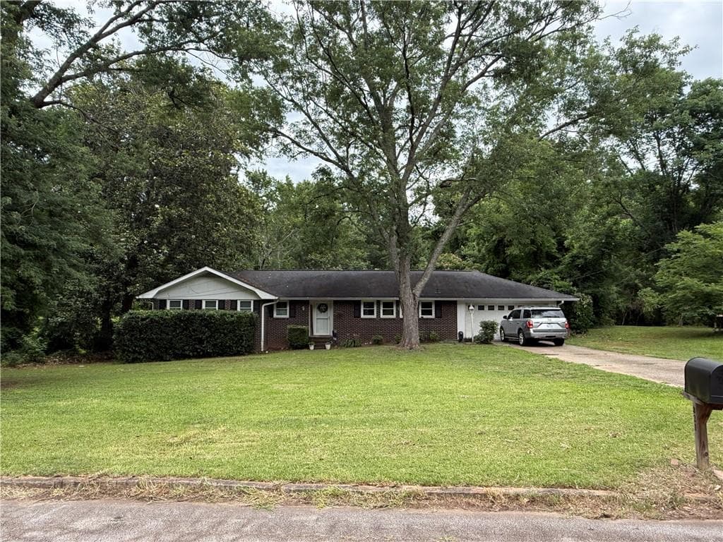 3 bedroom, 2 bathroom, 1,651 sq ft single family residence under contract at 821 Shipp Circle, Conyers, GA 30012
