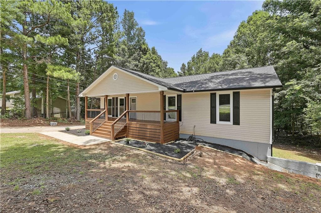 4 bedroom, 2 bathroom, 2,390 sq ft single family residence sold at 175 Beverly Park Court, Newnan, GA 30263