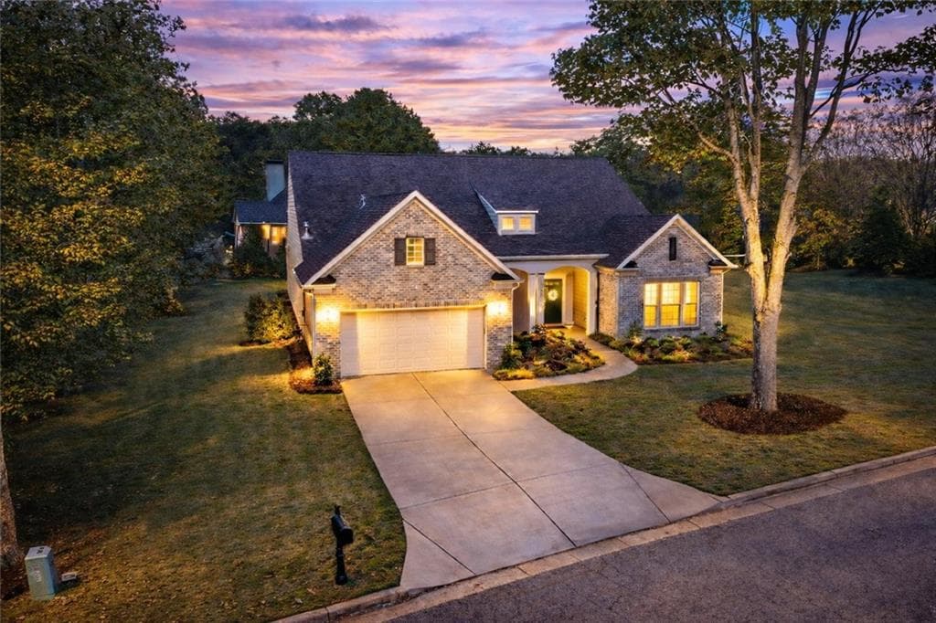 4 bedroom, 4 bathroom, 3,858 sq ft single family residence sold at 900 Ravenwood Way, Canton, GA 30115