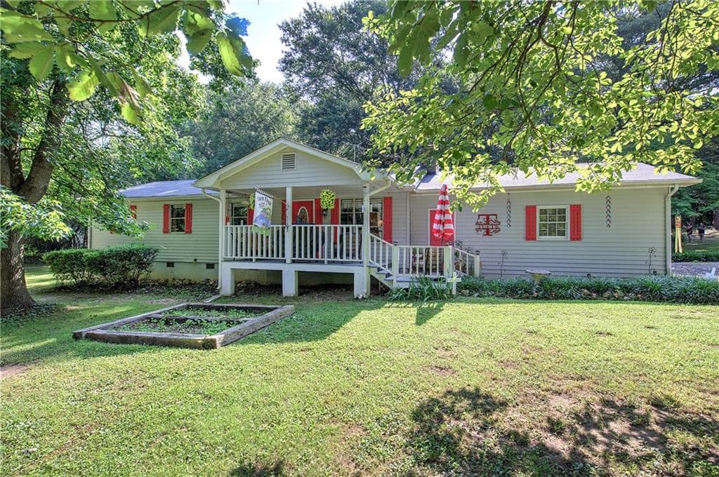 4 bedroom, 2 bathroom, 1,656 sq ft single family residence for sale at 477 Macedonia Road, Kingston, GA 30145