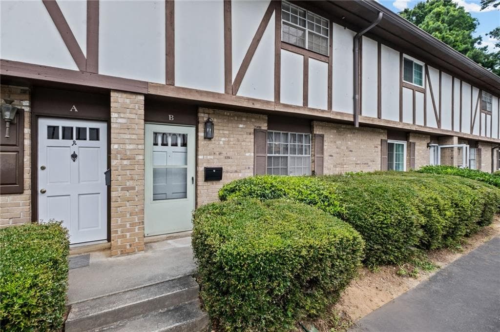 2 bedroom, 2 bathroom, 1,180 sq ft condominium under contract at 2952 N Dekalb Drive B, Atlanta, GA 30340