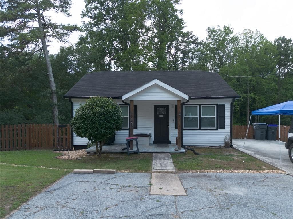 2 bedroom, 2 bathroom, 1,037 sq ft single family residence sold at 1520 Calvin Davis Circle, Lawrenceville, GA 30043