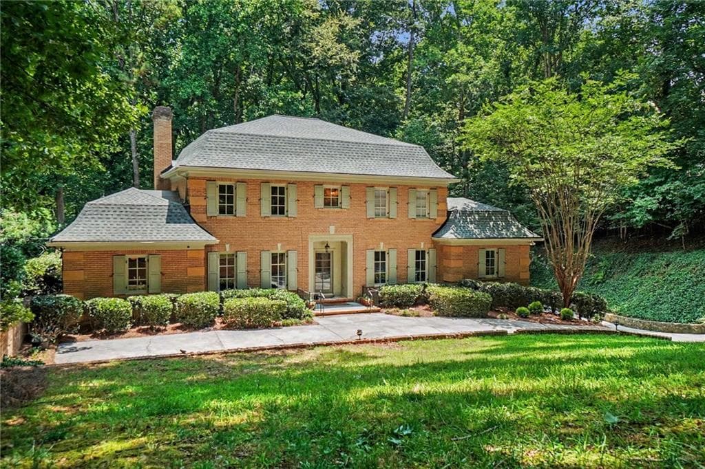 5 bedroom, 5 bathroom, 3,860 sq ft single family residence sold at 8915 River Run, Atlanta, GA 30350