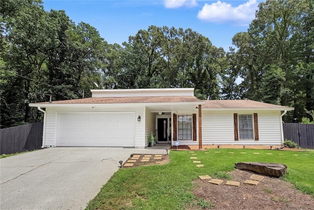 3 bedroom, 2 bathroom, 1,575 sq ft single family residence for sale at 10 Saratoga Drive, Lawrenceville, GA 30044