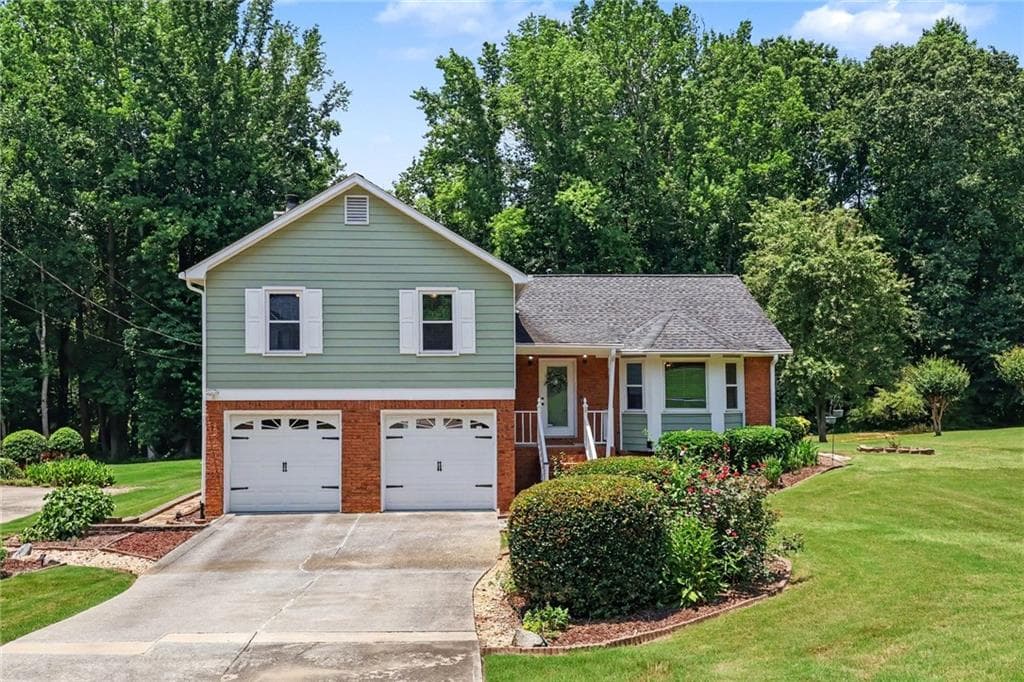 3 bedroom, 3 bathroom, 1,886 sq ft single family residence for sale at 2019 Amherst Lane, Conyers, GA 30094