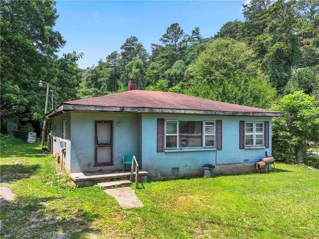 3 bedroom, 1 bathroom, 1,120 sq ft single family residence under contract at 285 Carter Street, Cornelia, GA 30531