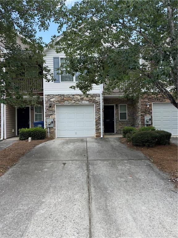 3 bedroom, 3 bathroom, 1,268 sq ft townhouse under contract at 1485 Box Circle, Winder, GA 30680