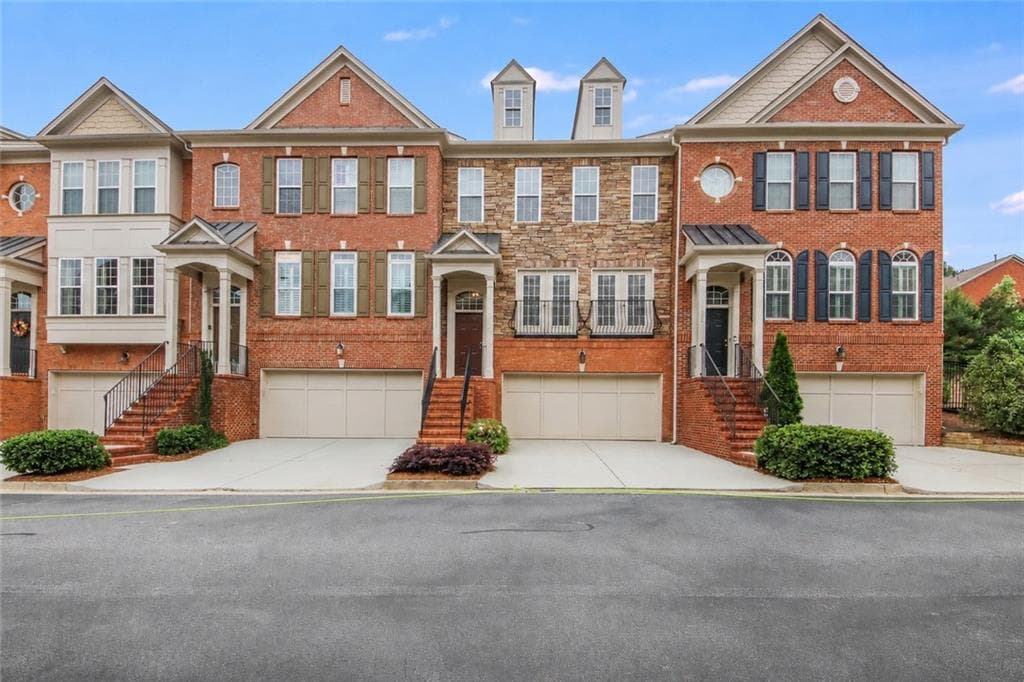 3 bedroom, 4 bathroom, 2,328 sq ft townhouse for rent at 2776 Loftview Square, Atlanta, GA 30339 for $3,100 a month