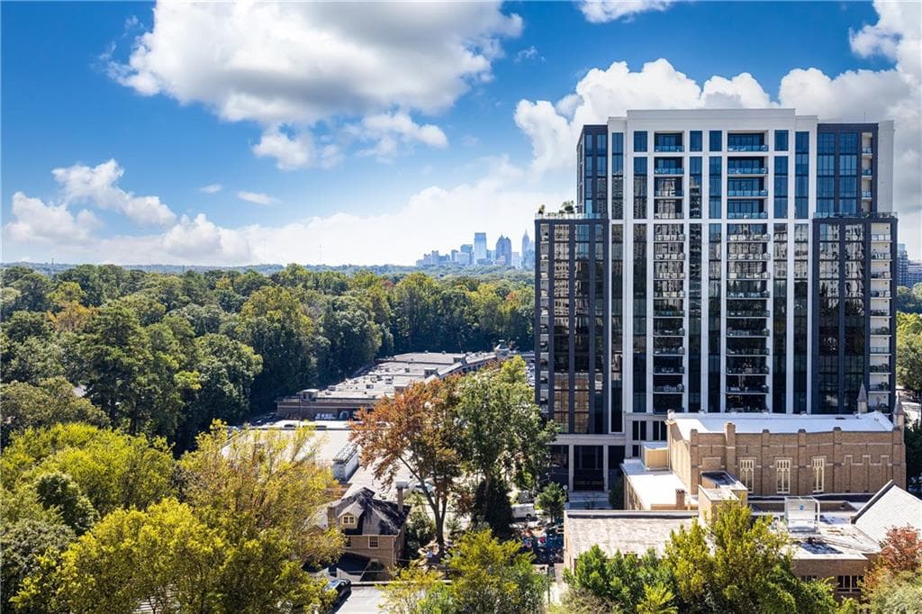 1 bedroom, 1 bathroom, 505 sq ft condominium for sale at 2479 Peachtree Road 1010, Atlanta, GA 30305