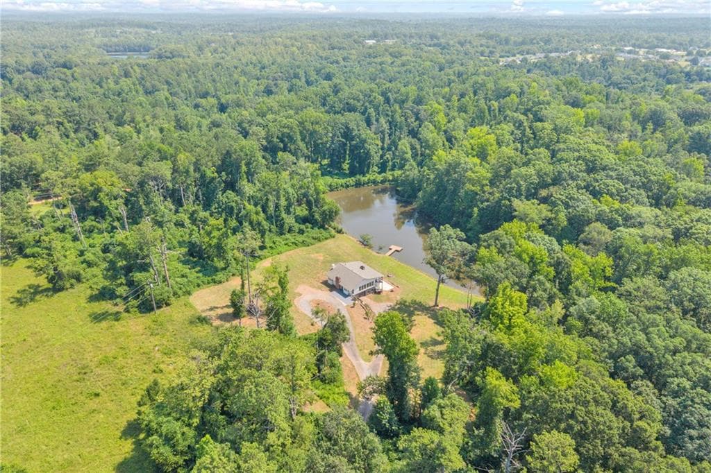 3 bedroom, 3 bathroom, 1,644 sq ft single family residence sold at 230 N Rover Road, Williamson, GA 30292