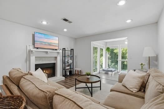 2 bedroom, 2 bathroom, 1,166 sq ft condominium for sale at 2698 Suwanee Way, Marietta, GA 30067