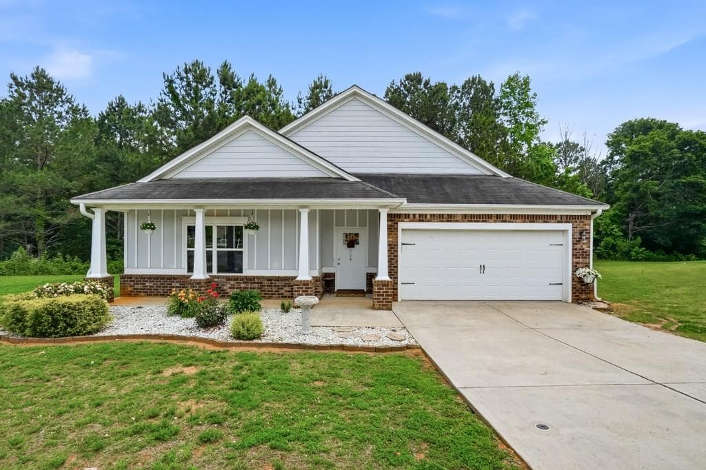 3 bedroom, 2 bathroom, 1,627 sq ft single family residence sold at 708 Thistle Court, Locust Grove, GA 30248