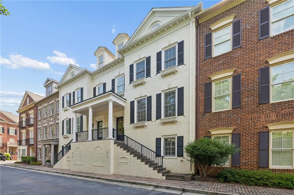 4 bedroom, 5 bathroom, 3,981 sq ft townhouse under contract at 4308 Bridgehaven Drive, Smyrna, GA 30080