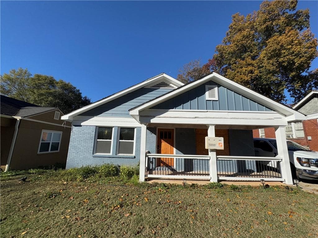 3 bedroom, 2 bathroom, 1,200 sq ft single family residence for sale at 1653 Sylvan Road, Atlanta, GA 30310