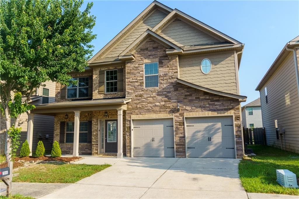 4 bedroom, 3 bathroom, 2,414 sq ft single family residence sold at 7646 Crawford Court, Fairburn, GA 30213