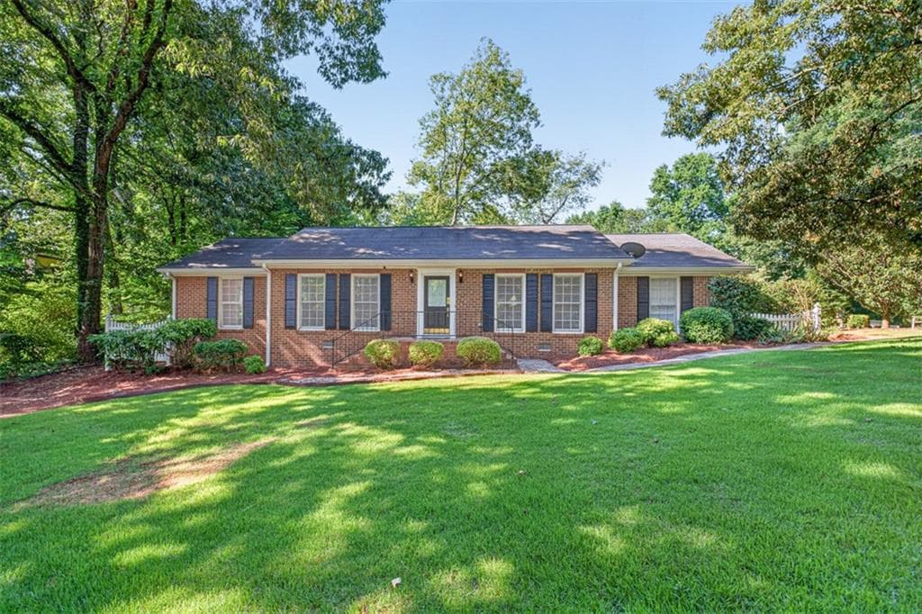 3 bedroom, 2 bathroom, 1,714 sq ft single family residence under contract at 3705 Arrowhead Place, Gainesville, GA 30506