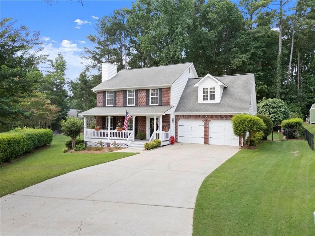 4 bedroom, 3 bathroom, 1,888 sq ft single family residence for sale at 3202 Summit Glen Drive, Loganville, GA 30052